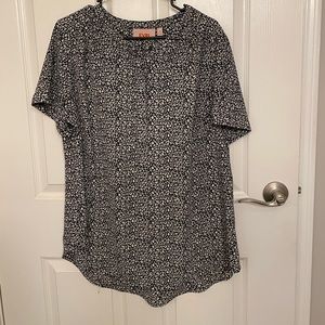 EVRI Black & White Top